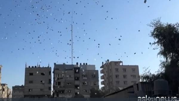 Pioggia di volantini su Gaza city: “Andate via”