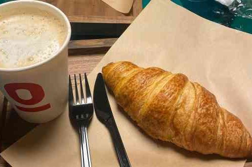 Monza, a 9 anni passa le giornate solo al bar: la madre rintracciata a Roma bar brioche