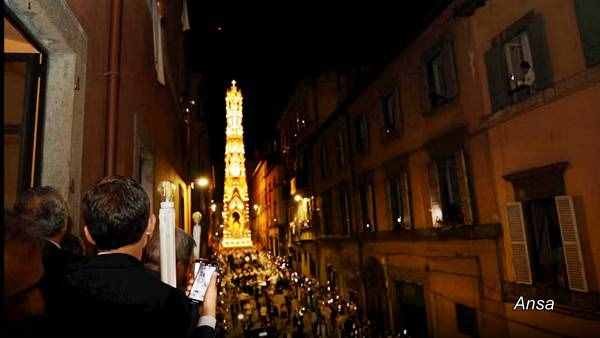 Viterbo, sventato attentato alla Macchina di Santa Rosa: arrestati due turchi Viterbo, sventato attentato alla Macchina di Santa Rosa: arrestati due turchi