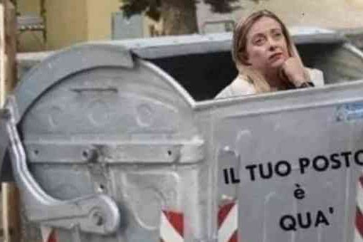 “Il tuo posto è qua”, fotomontaggio del consigliere M5s contro Giorgia Meloni Meloni