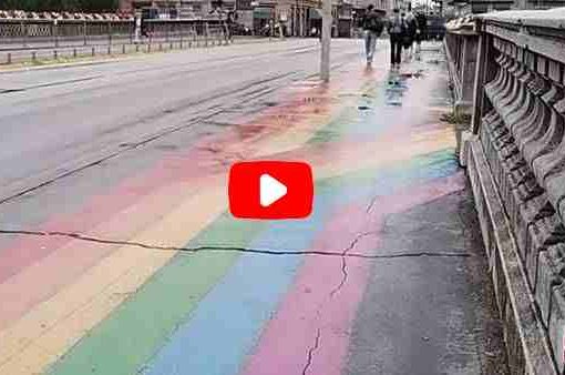 Strisce arcobaleno a Padova, Fusaro: “il nulla del woke” strisce arcobaleno a Padova