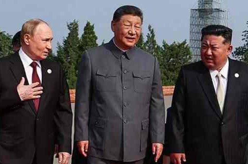 Pechino, Xi accoglie Putin e Kim. Trump: “Cospirate contro gli Usa” Putin, Xi e Kim