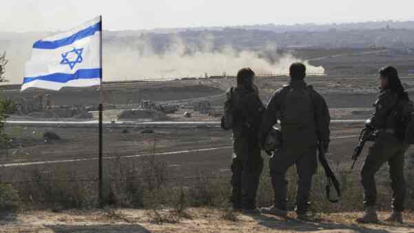 Soldati israeliani in vacanza in Italia scortati dalla Digos, è bufera Soldati israeliani in vacanza in Italia scortati dalla Digos, è bufera