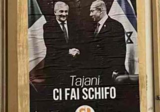 "Tajani ci fai schifo", i cartelli affissi dai 'Giovani Democratici'