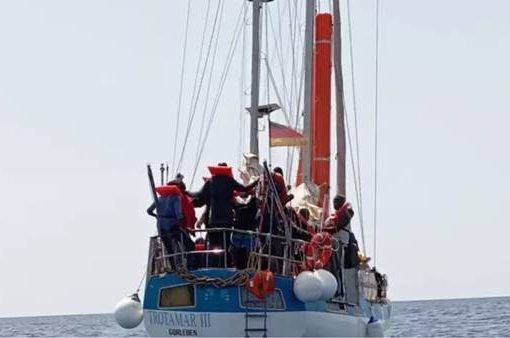 Migranti, giudici si schierano con la Ong: sospeso un altro fermo nave Trotamar III della Compass Collective