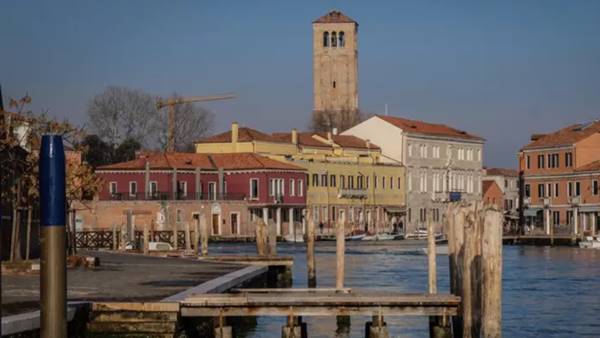 Venezia, ragazzini giocano a palla: genitori multati Venezia, ragazzini giocano a palla: genitori multati