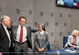 Schwarzenegger in Vaticano “contro i cambiamenti climatici” Schwarzenegger in Vaticano
