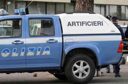 Spedisce pacco con bomba ad agenzia di recupero crediti, 60enne indagato artificieri