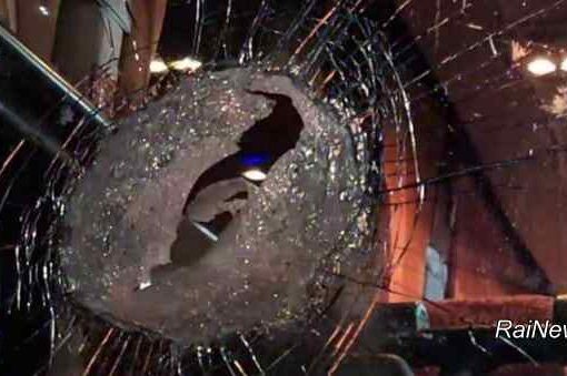 Sassi contro pullman dei tifosi Pistoia basket: morto l’autista Sassi contro pullman dei tifosi Pistoia basket: morto l’autista