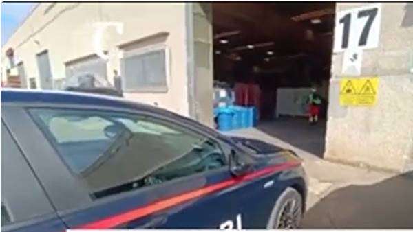 Incidente sul lavoro: cade dal tetto del capannone, morto 64enne