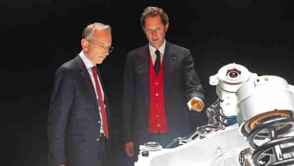 ferrari presenta auto elettrica e nuovo piano industriale titolo crolla in borsa