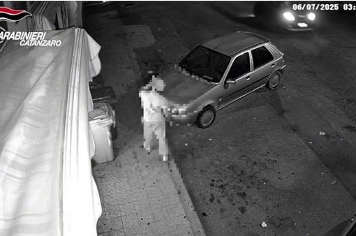 Lamezia Terme: 27 reati in una notte, arrestato 17enne Lamezia Terme: 27 reati in una notte, arrestato 17enne