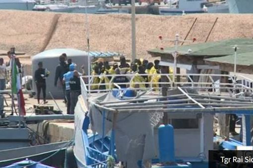 Migranti, 368 sbarcati a Lampedusa Migranti sbarcati a Lampedusa
