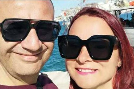 Muore a 49 anni per una fistola che sanguinava, la moglie: “ore al pronto soccorso senza cure” Gianluca De Luca