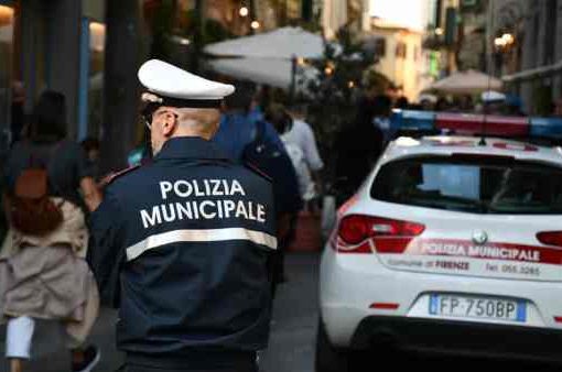 Firenze, turista rapinato in centro: arrestato nordafricano vigili Firenze