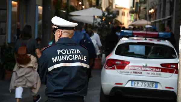 Firenze, turista rapinato in centro: arrestato nordafricano