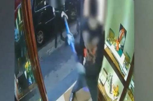 Torino, rapine aggravate in esercizi commerciali: arrestati due maghrebini Torino, rapine aggravate in esercizi commerciali