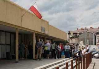 ucraini in fuga verso Germania e Polonia