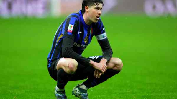 Ladri nella villa del calciatore dell’Inter Alessandro Bastoni Ladri nella villa del calciatore dell’Inter Alessandro Bastoni