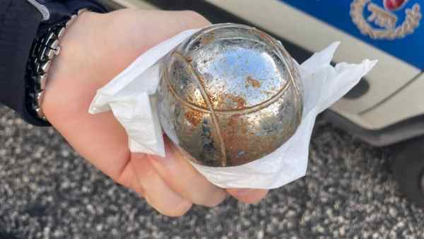 Blitz al campo rom di via di Salone, sfera di ferro scagliata contro gli agenti