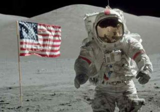 astronauta sulla luna