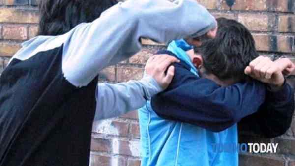 Ragazzino disabile sequestrato e seviziato da coetanei a Moncalieri