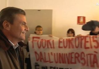 Calenda contestato
