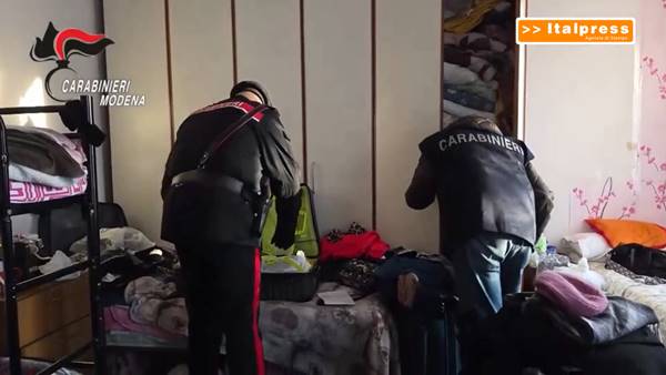 Documenti falsi per ingresso e soggiorno in Italia, 13 georgiane arrestate