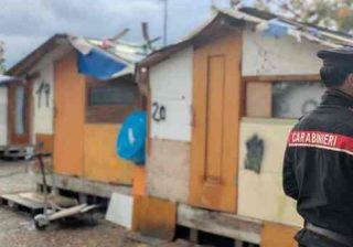 Napoli, blitz al campo Rom