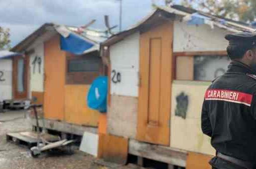 Napoli, blitz al campo Rom