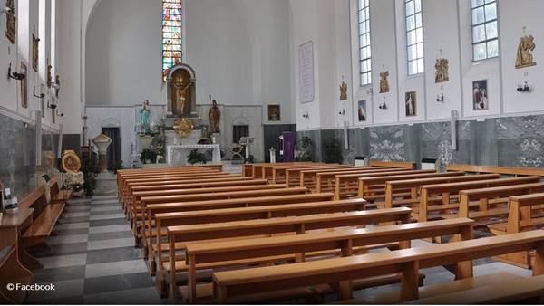 Profanata una chiesa a Ostia: feci trovate anche sull’altare Profanata una chiesa a Ostia: feci trovate anche sull’altare