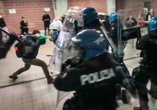 violenze corteo studenti torino