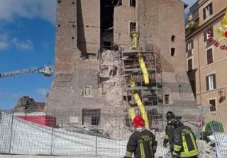 Roma, crollo Torre dei Conti