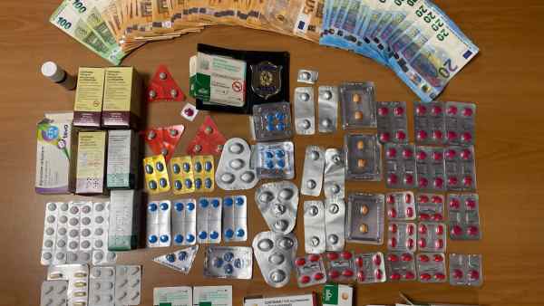 milano fentanyl e viagra nel retrobottega del negozio arrestato egiziano