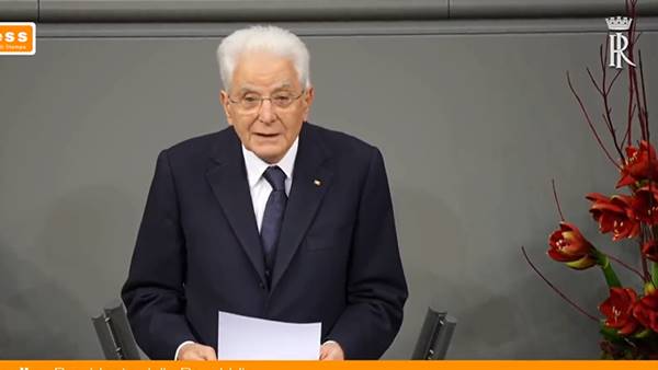 Mattarella: ‘siamo divenuti grandi abbracciando l’unità europea’ Mattarella: ‘siamo divenuti grandi abbracciando l’unità europea’