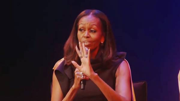 Michelle Obama: ‘Usa non pronti per una donna presidente, non mi fate perdere tempo’ Michelle Obama: ‘Usa non pronti per una donna presidente, non mi fate perdere tempo’