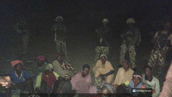 nigeria liberate 12 ragazze rapite dai terroristi islamici da Imolaoggi.it nigeria liberate 12 ragazze rapite dai terroristi islamici