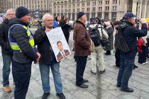 Protesta in Ucraina, "Zelensky è un criminale"
