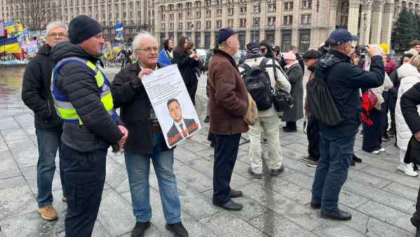 Protesta in Ucraina, "Zelensky è un criminale"