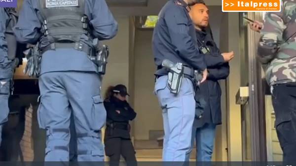 Roma, sgomberati altri 11 appartamenti occupati da stranieri