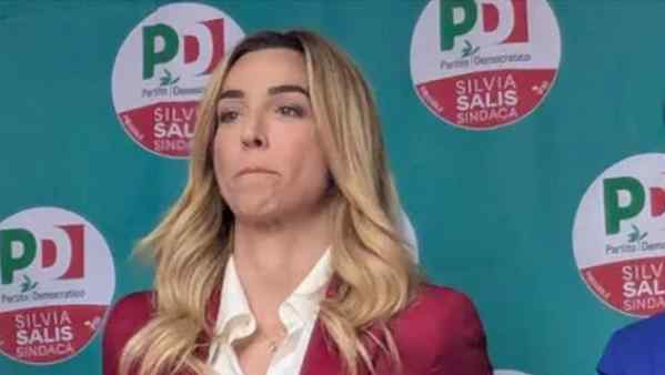 Genova, la sindaca Pd cancella il Presepe: Babbo Natale più inclusivo Genova, la sindaca Pd cancella il Presepe: Babbo Natale più inclusivo