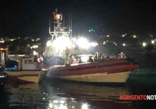 Migranti, 122 sbarcati a Lampedusa