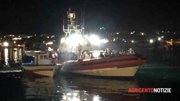 Migranti, 122 sbarcati a Lampedusa