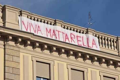 Torino, spunta lo striscione "viva Mattarella"