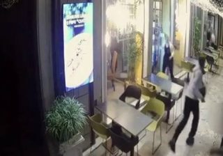 Uomo sfigurato a coltellate