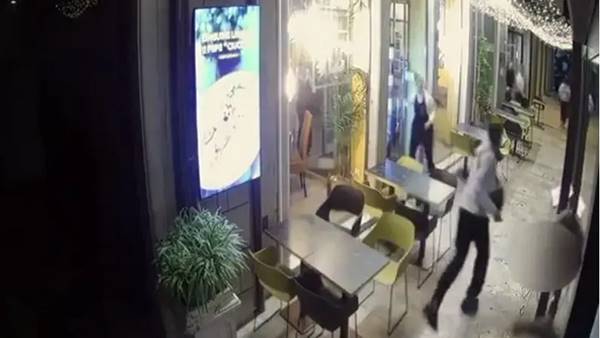 Uomo sfigurato a coltellate, in carcere due tunisini Uomo sfigurato a coltellate, in carcere due tunisini