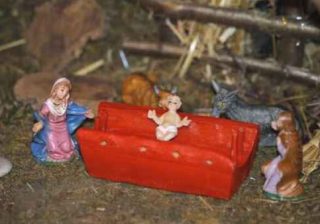 Treni, Gesù Bambino su una panchina rossa