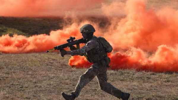 Guerrafondai, mandate i vostri figli in guerra! Guerrafondai, mandate i vostri figli in guerra!