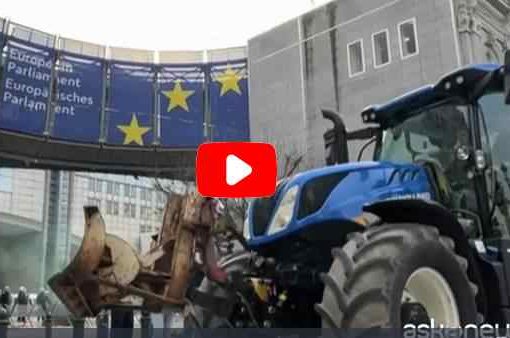 protesta degli agricoltori davanti al Parlamento UE