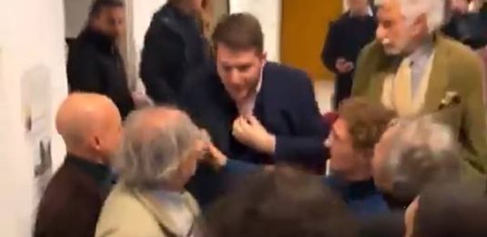 Flash mob pro Ucraina finisce in rissa al convegno Anpi